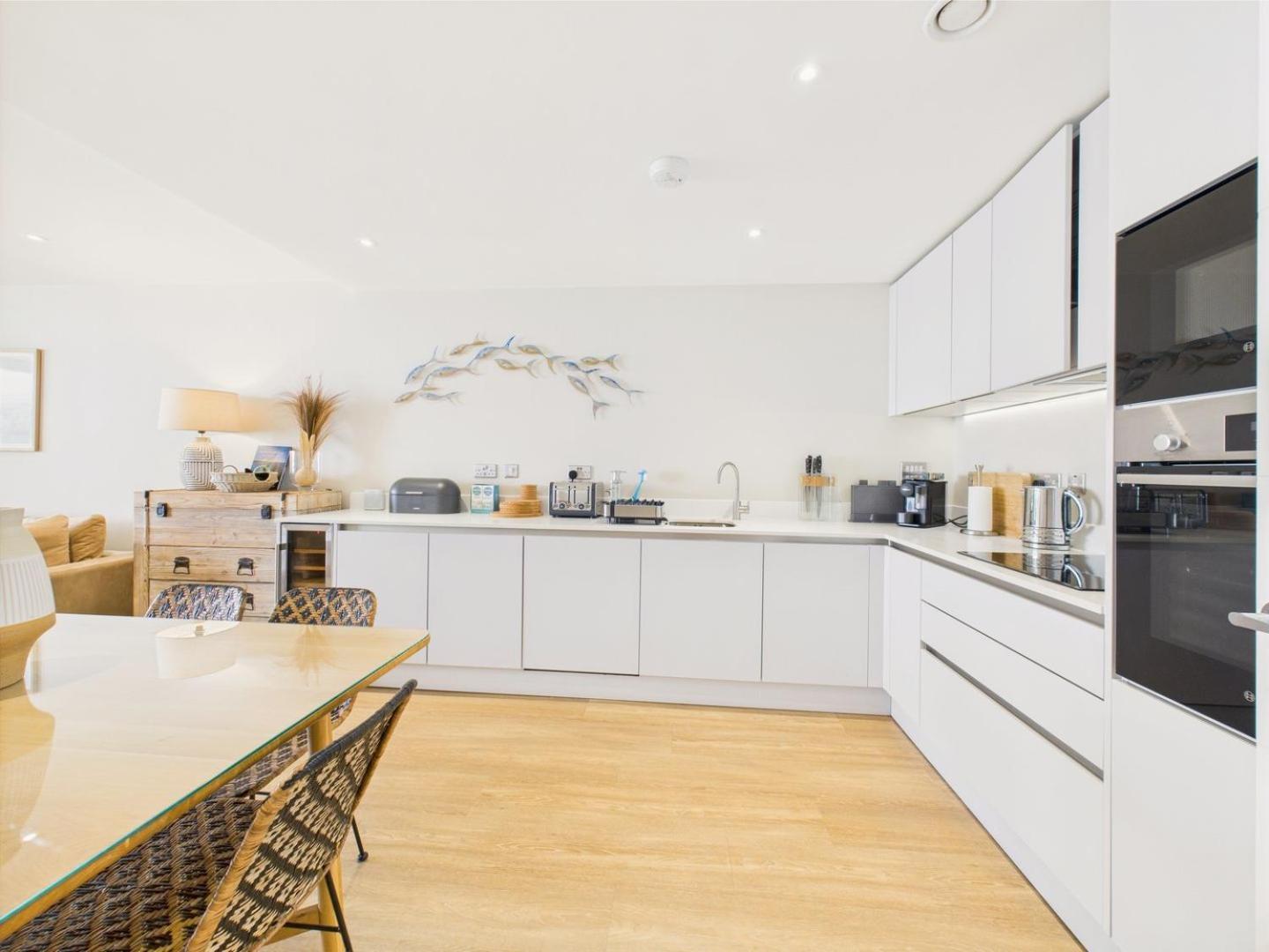 Luxury 3-Bed Apartment, With Direct Beach Access, Free Parking & Sea Views ! Falmouth Exterior photo