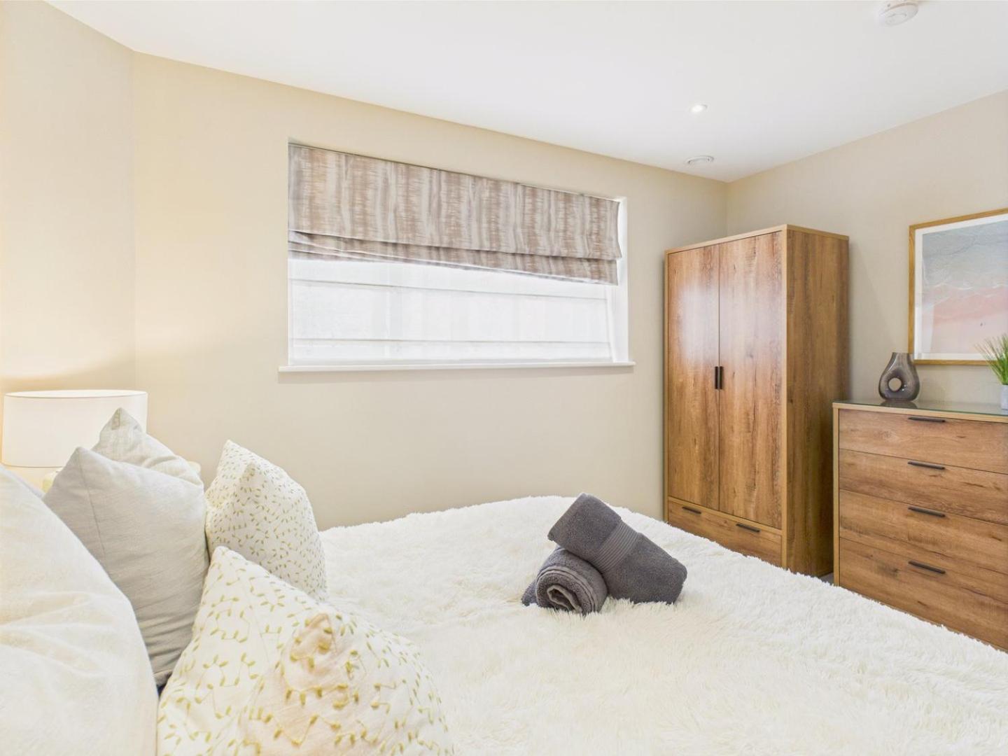 Luxury 3-Bed Apartment, With Direct Beach Access, Free Parking & Sea Views ! Falmouth Exterior photo