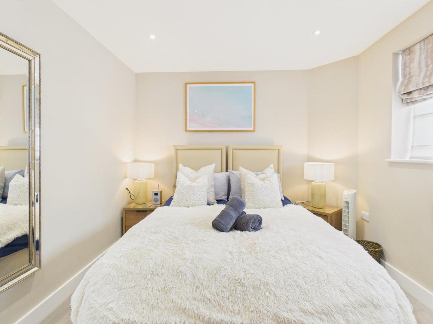 Luxury 3-Bed Apartment, With Direct Beach Access, Free Parking & Sea Views ! Falmouth Exterior photo